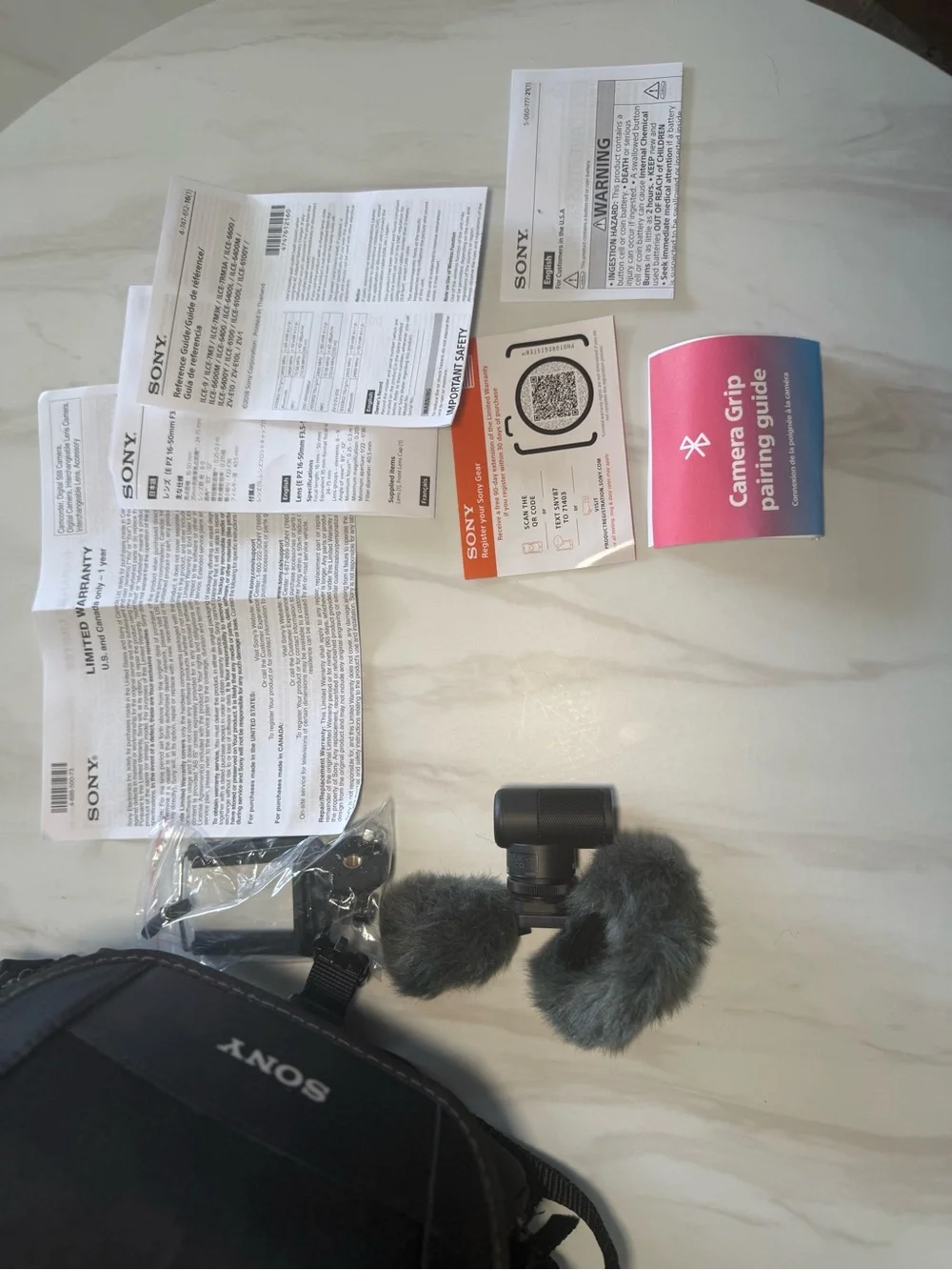 BRAND NEW Sony ZV-E10 Mirrorless Vlog Camera in Black BRAND NEW FROM BOX